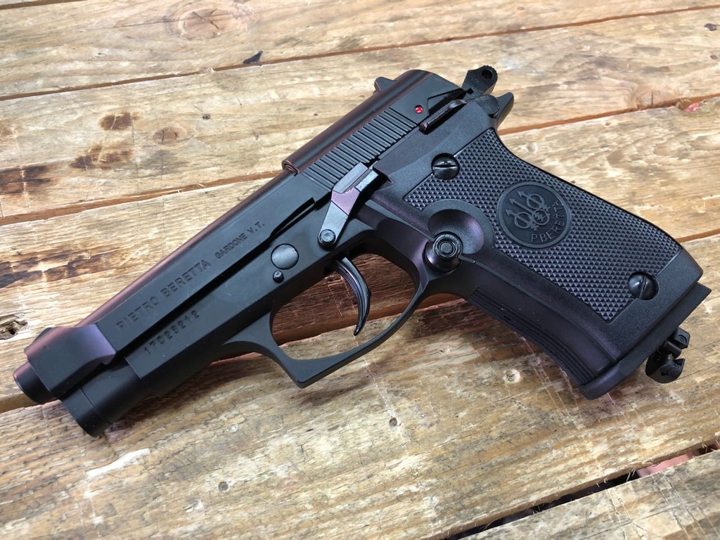 PISTOLA BERETTA 84FS NEGRA CO2 BB 480 FPS CALIBRE 4.5 2253015