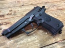 PISTOLA BERETTA 84FS NEGRA CO2 BB 480 FPS CALIBRE 4.5 2253015